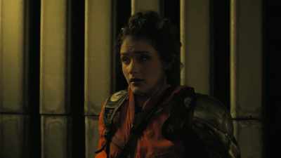 -[alien] Hey!
[dramatic chord] - Vagrant Queen