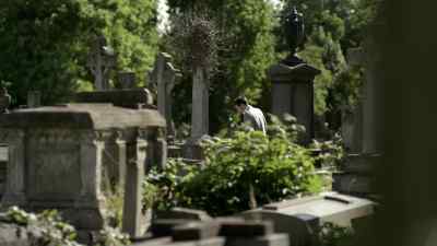 ALISHA: What's he doing? - Misfits