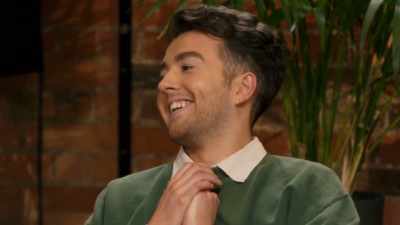 [all applaud and cheer] - Glow Up: Britain's Next Make-Up Star