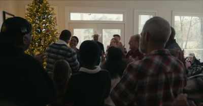 [all applauding]
[upbeat holiday music] - Christmas at Xander Point