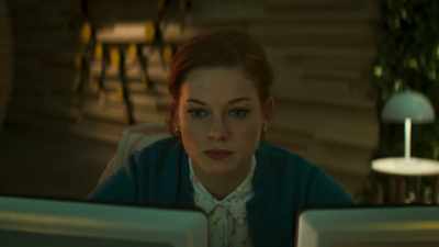 - ♪ All around me
are familiar faces ♪ - Zoey's Extraordinary Playlist