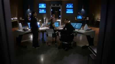 All available units, suspect spotted at Central City train station. - The Flash