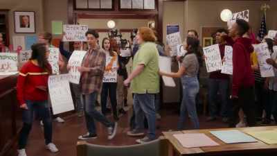 [all chanting] My backpack, my choice!
My backpack, my choice! - Mr. Iglesias