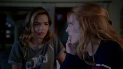 [all cheering] - Famous in Love