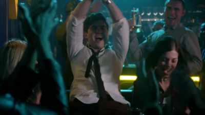 [all cheering] - Famous in Love
