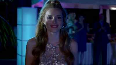 [all cheering] - Famous in Love