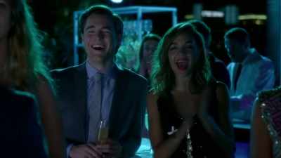 [all cheering] - Famous in Love