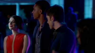 [all cheering] - Famous in Love