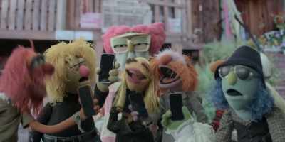 (ALL CHEERING) - The Muppets Mayhem