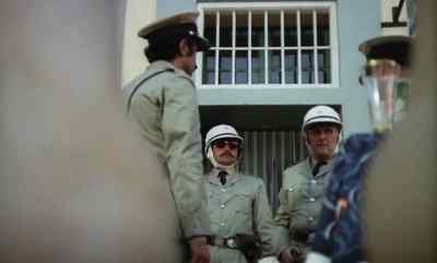 All clear in there, sir. - Eyewitness