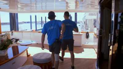 All crew, all crew, we need
to get out there before 10:00 - Below Deck Down Under