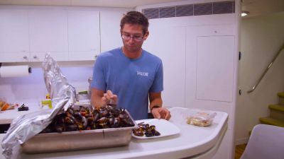 - All crew, lunch is served. - Below Deck