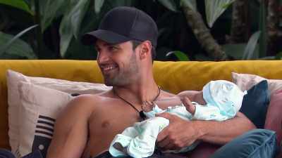 [ALL CRYING]
>> ALL THE BABIES WERE CRYING AT - Love Island