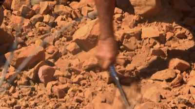 All eyes are on the tailings.
Here's another one, Greg. - Outback Opal Hunters