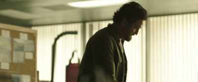 All you gotta do is take your
finger, put it in the trigger. - Den of Thieves
