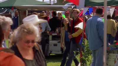 All hail the homecoming king and queen! - Smallville