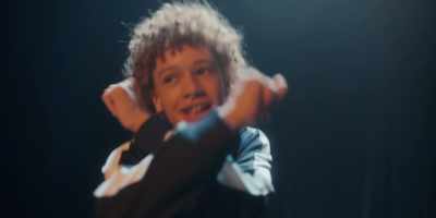 ♪ All you have to do is stay ♪ - Circuit Breakers