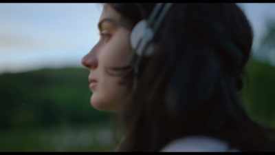 ♪ All I know is that you're so nice ♪ - Behind Her Eyes