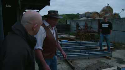 All in number order - Britain's Tiger Kings - On the Trail with Ross Kemp