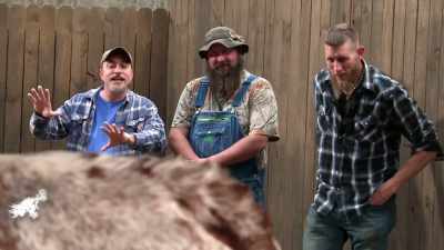 -[all laughing]
-all right, richard, we're
down to ten, nine, eight, - Moonshiners: Master Distiller