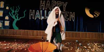 [all laughing] - Hubie Halloween