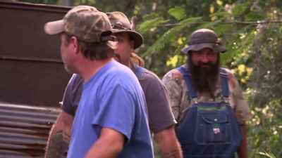 [all laughing] - Moonshiners: Master Distiller
