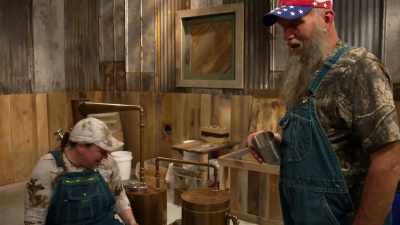 [all laughing] - Moonshiners: Master Distiller