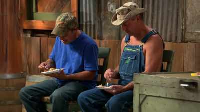 [all laughing] - Moonshiners: Master Distiller