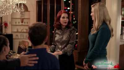 (all laughing) - Christmas at Graceland: Home for the Holidays