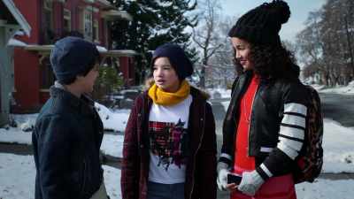 (all laughing) - Andi Mack