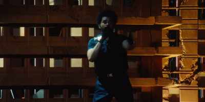 ♪ All that money,
the money she be foldin' ♪ - The Weeknd: Live at SoFi Stadium