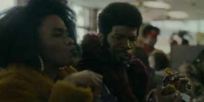 -[all munching]
-[Yo-Yo] Mmm. Mmm… - They Cloned Tyrone