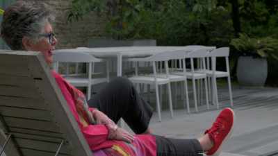 All we need is a canape.
Little elegant canapes. - Extraordinary Escapes with Sandi Toksvig