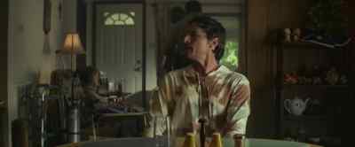  ♪ All of your life
grows cold ♪ - Greedy People