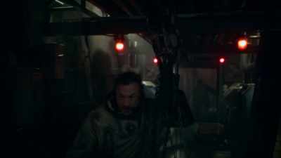 All right, Boki, she's
out. Let's lift her up. - Snowpiercer