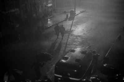 - All right, break it down.
- All right, move along. - Roxie Hart