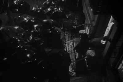 All right, break it up.
Get back. Get moving. - Roxie Hart
