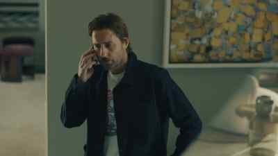 - All right, calm down.
- ...Harper... - No Good Deed
