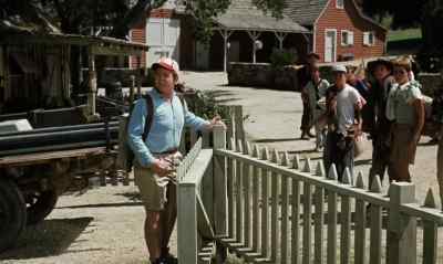 - ALL RIGHT, COME ON, GUYS,
BACK IN LINE. - Follow Me, Boys!