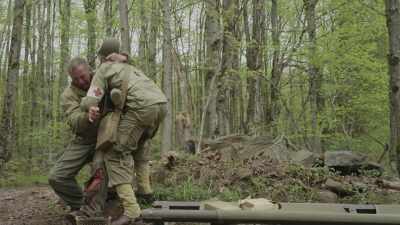 All right? Come on- help me. - Huntress