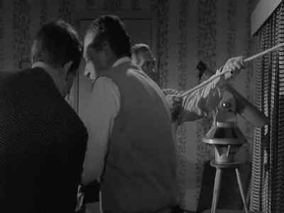 All right. Come on.
You give me a hand to get this back there. - The Big Job