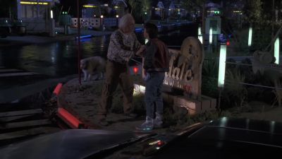 All right, Einie,
let's find Jennifer. - Back to the Future Part II