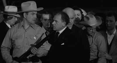All right. Everybody
keep back now. - Attack of the 50 Foot Woman