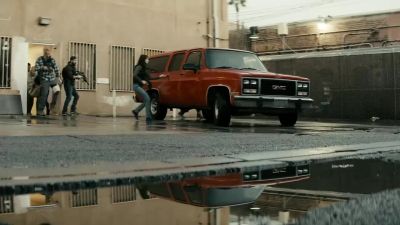 All right, everybody move.
Let's go. - SEAL Team