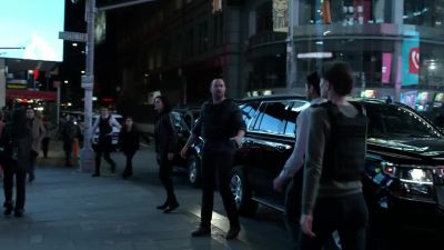 All right,
everyone fan out. - Blindspot