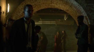 All right,
everyone gather round! - Gotham
