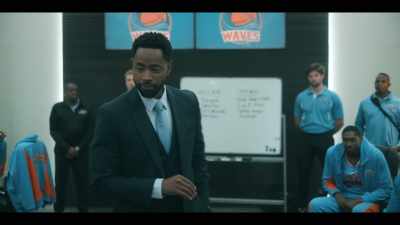 All right, fellas. Let's...
Let's bring it in. Come on, let's go. - Running Point