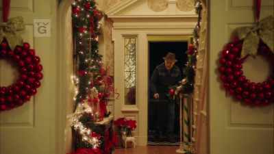 All right, folks, come on in. - Romance at Reindeer Lodge