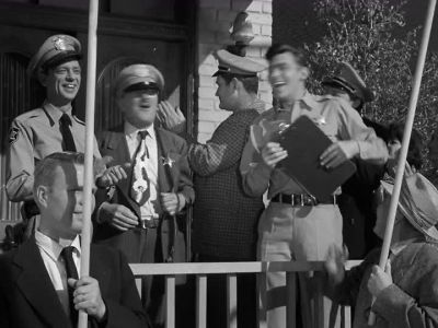 ALL RIGHT, FOLKS,
HOLD IT, HOLD IT. - The Andy Griffith Show