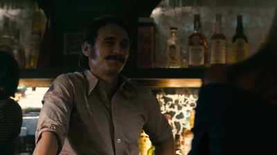 All right, get me
a Johnnie Walker Black, ice. - The Deuce